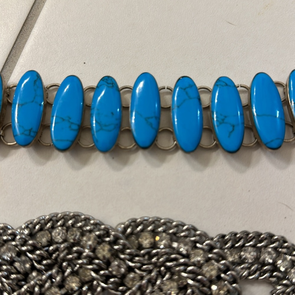 Fun costume jewelry - Picture 3 of 5